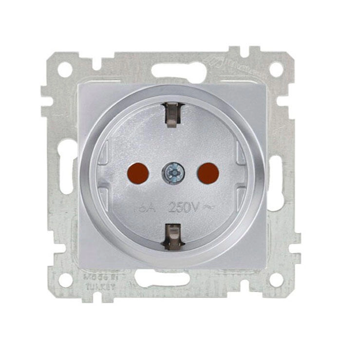 Розетка с заземлением со шторками