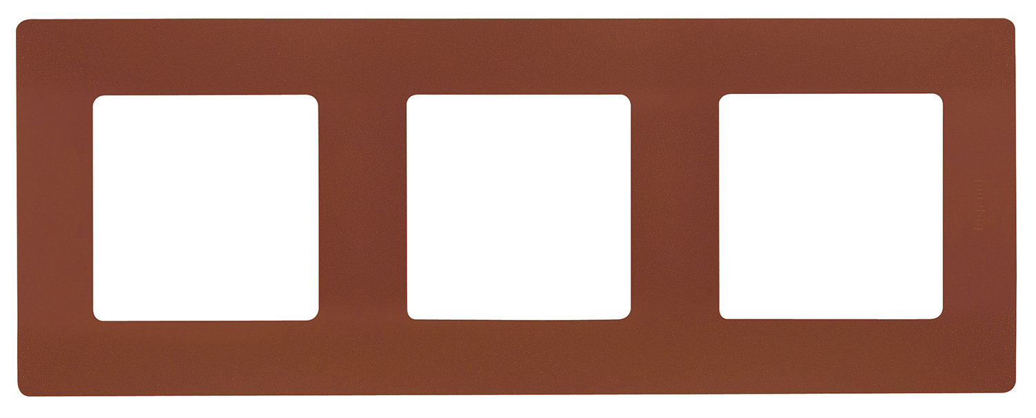 Рамка 3-местная марки «Legrand». Серия «Etika». Цвет: Какао